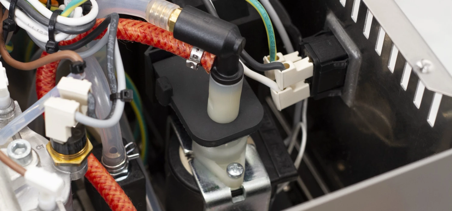 Gaggia Classic Pro Espresso Machine In Lobster Red 14 Gaggia Classic Pro Espresso Machine In Lobster Red - Image 12