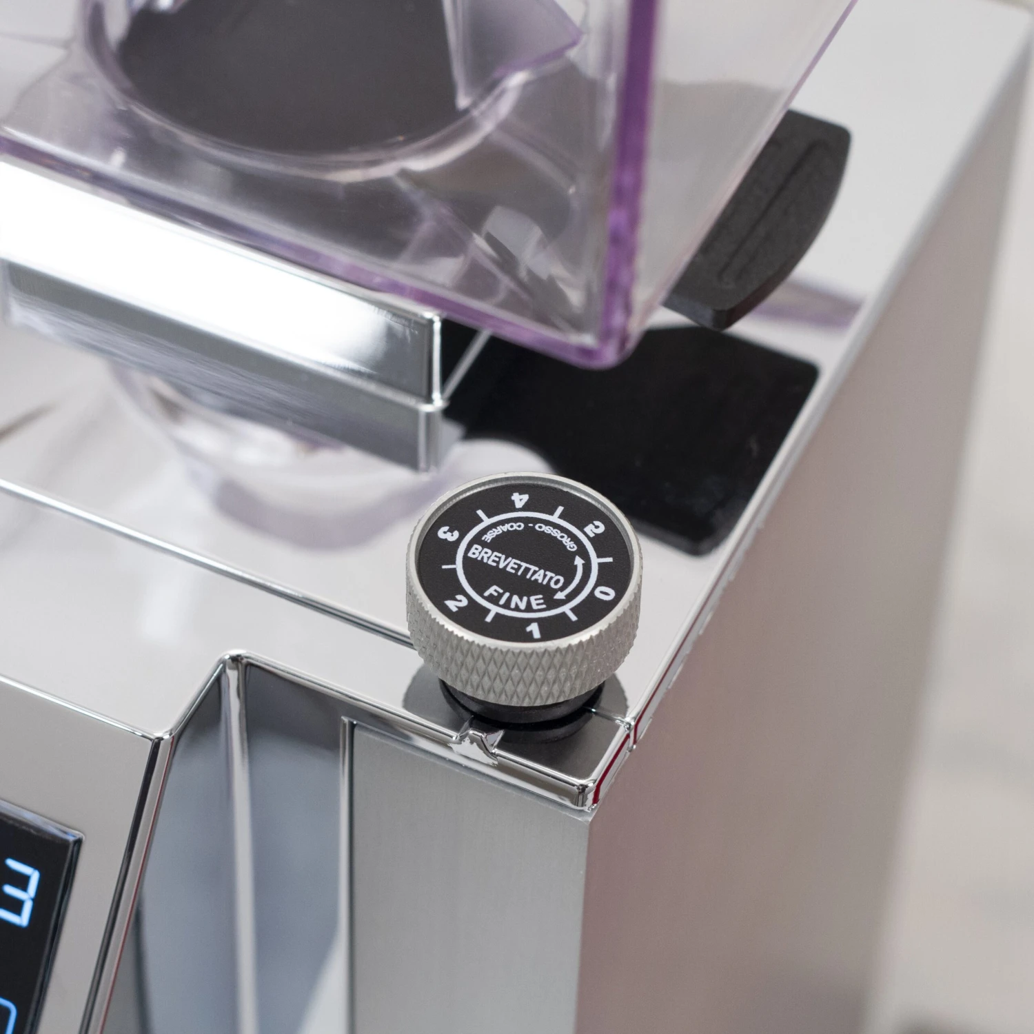 Eureka Mignon Magnifico Coffee Grinder In Polished Natural Silver 10 Eureka Mignon Magnifico Coffee Grinder In Polished Natural Silver - Image 8