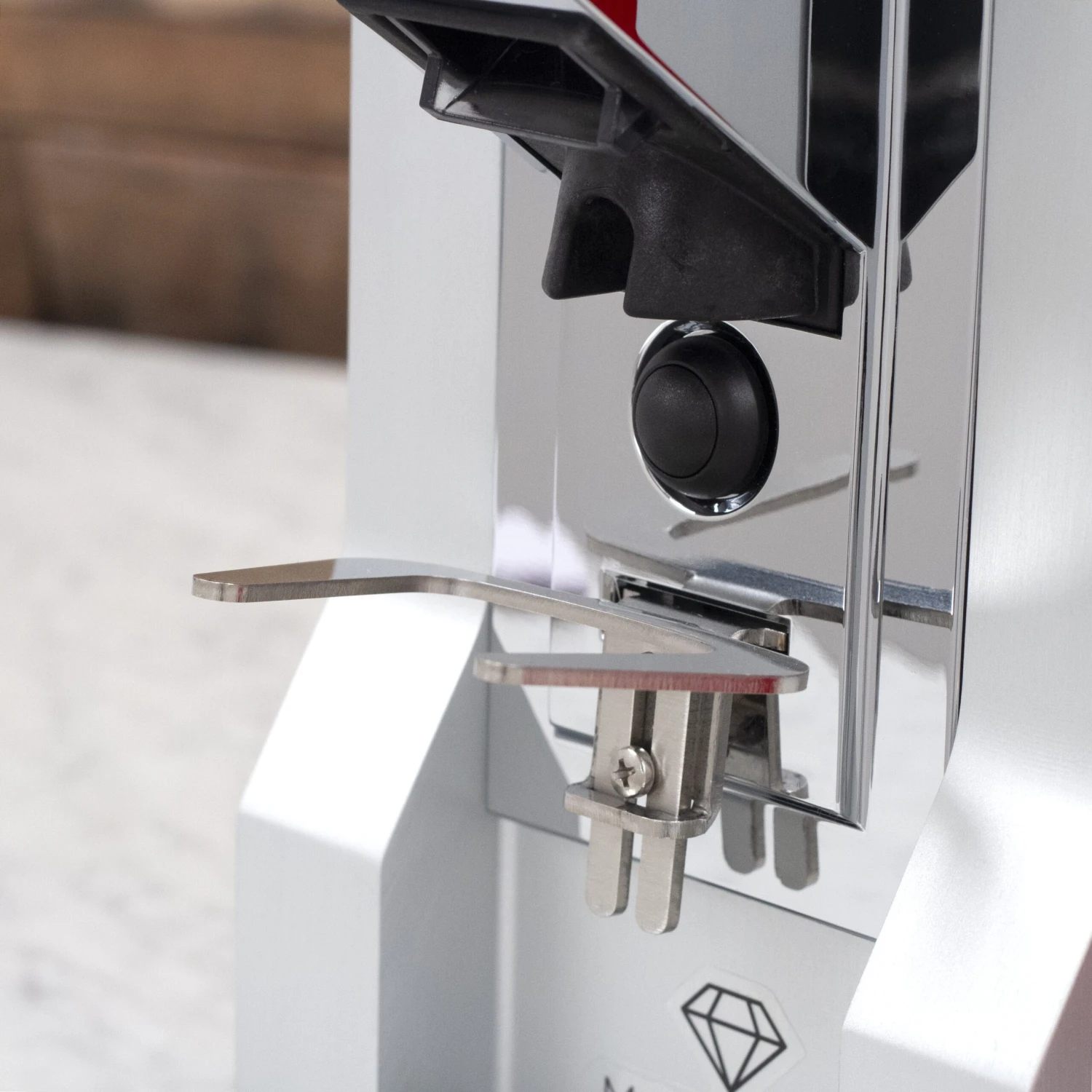 Eureka Mignon Magnifico Coffee Grinder In Polished Natural Silver 11 Eureka Mignon Magnifico Coffee Grinder In Polished Natural Silver - Image 9