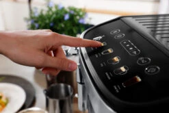 DeLonghi Magnifica Evo ECAM29043SB -Coffee Machine Shop MagnificaEvo ECAM29043SB Lifestyle Alt8