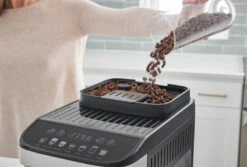 DeLonghi Magnifica Evo ECAM29084SB -Coffee Machine Shop MagnificaEvo ECAM29084SB LifestyleImages Alt2